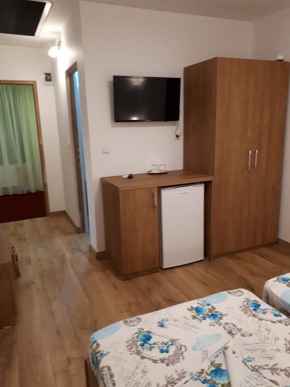 Cameră superioară cu frigider și TV — Casa Pozitiv Relax